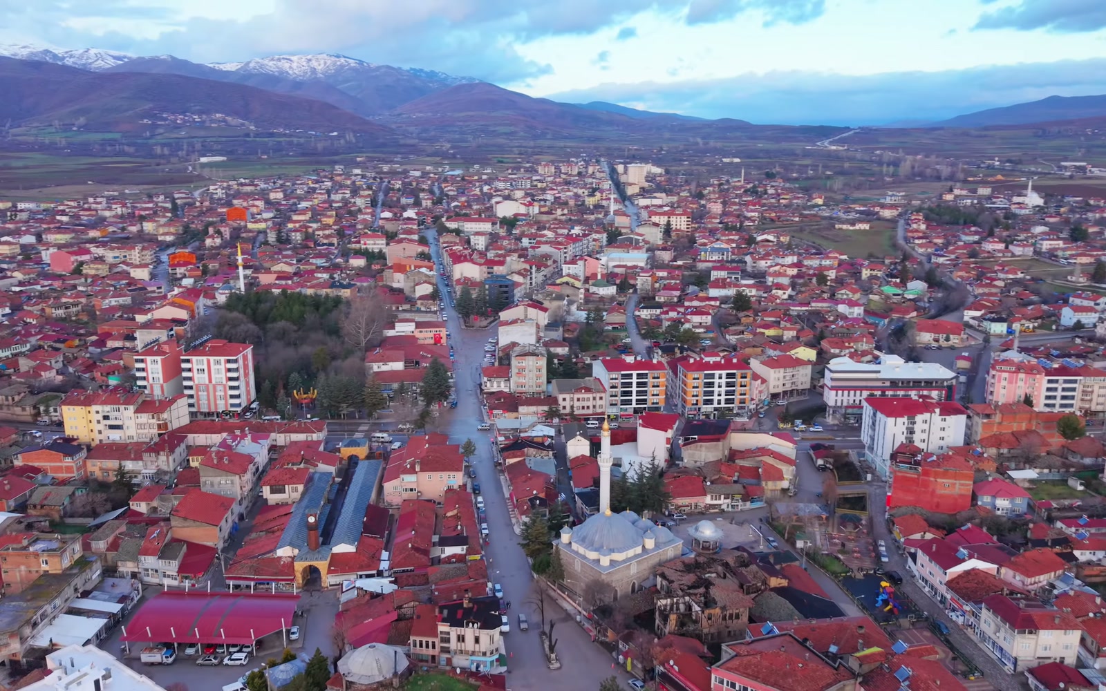 Kar çizgisinin altında ilçe merkezi