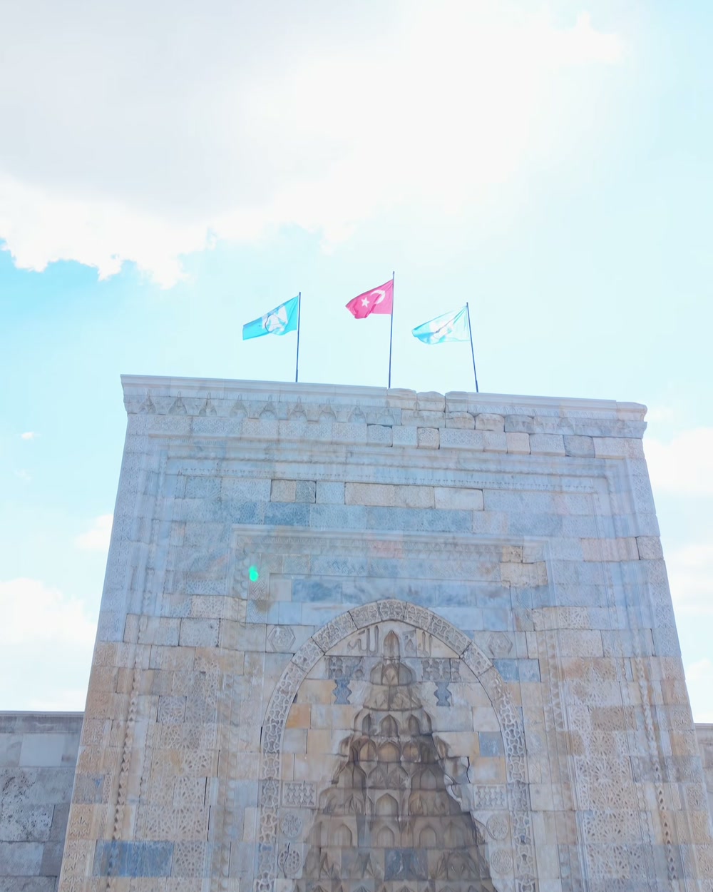 Kervansaray kapısı, tam tepeden